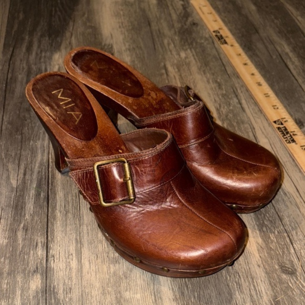 Y2K style Mia leather / wooden clog - woman’s size 7